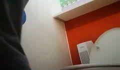 漂亮美眉商场卫生间嘘嘘被偷拍