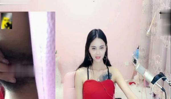 熊猫电视，上面正常直播下面色播，真会玩熊猫小珍第二视角