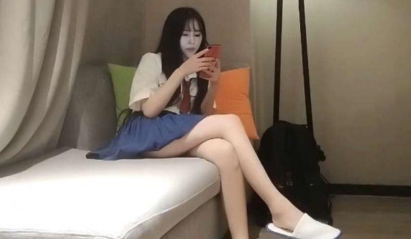 校园清新女神，愿意跟我来上一发真的是死也甘愿。