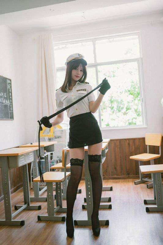 网路收集系列福利姬星黛鹿鹿日常女警VIP福利帖