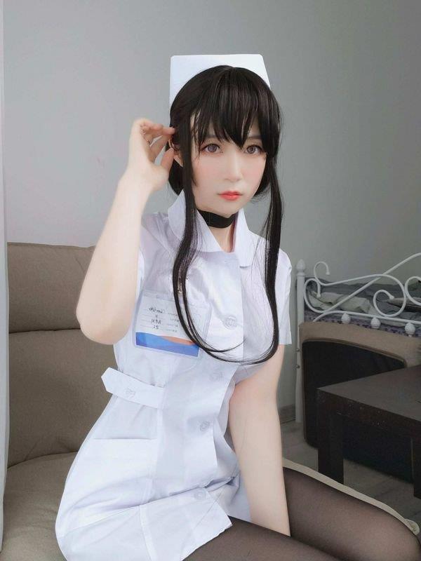 白银长发小护士画像66枚