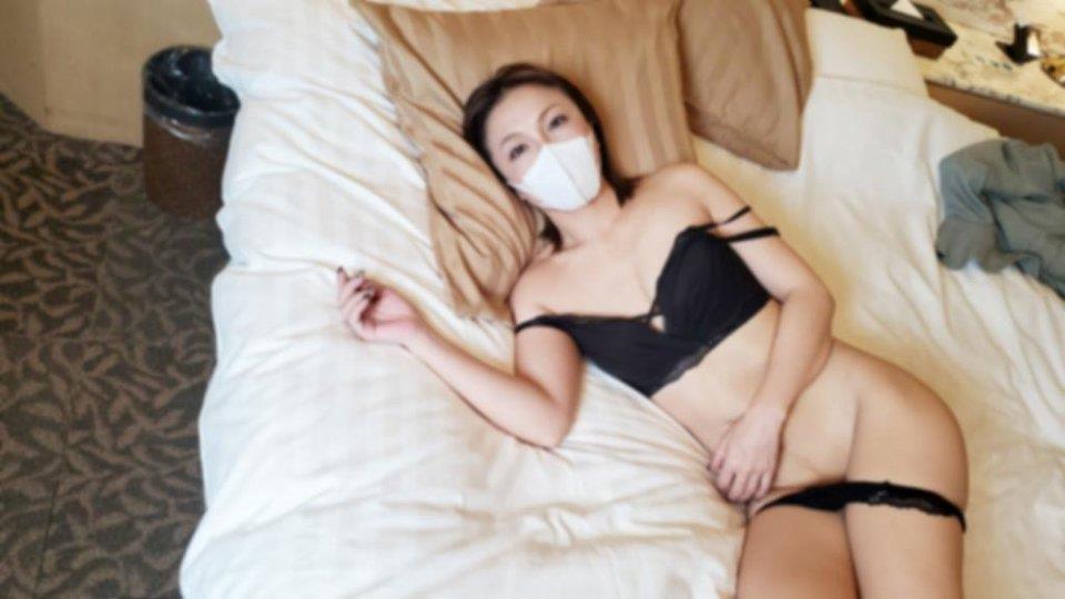 FC2-PPV-464063552美丽的成熟女商店参观！她巨大的身体闪耀着她的手，穿着衣服，她正