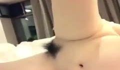 美女一个人在酒店开播诱惑