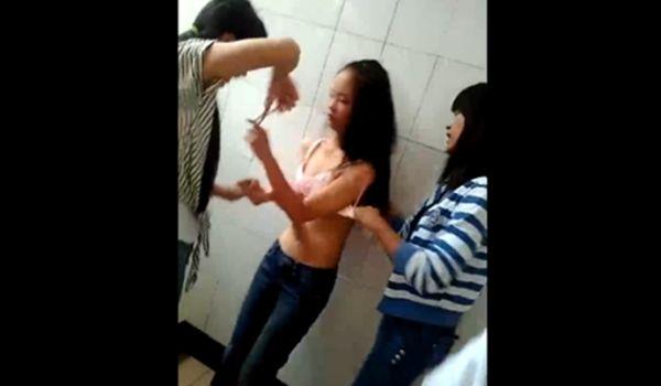 网曝-@20208937054 用户上传：学校欺凌事件