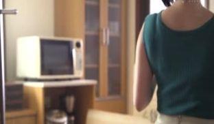 JUL-159童贞と见抜かれた僕はもう隣の人妻には逆らえない―。舞原圣第05集