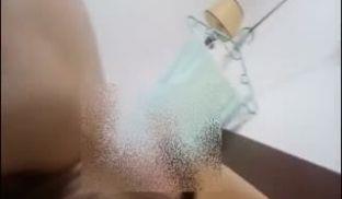 约到的大二小师妹假装性经验丰富套套都不知道带