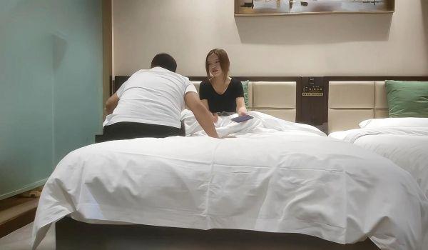 约较小后一对C罩杯美乳坚挺玲珑有致乖巧软萌爆操她.