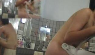 偷拍日本女浴室超清偷拍，绝对真实