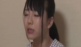 [中国语字幕]GDHH-169乳首吸いつきピストンで何度も中出し！出张先の旅馆の手违い第01集