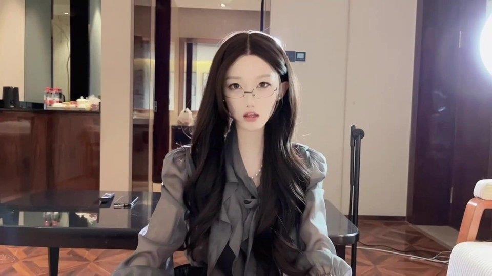 糖心Vlog 制服诱惑之秘书的阴谋 黑丝长腿身材表情一绝 井川里野[MP4/512.1 MB]