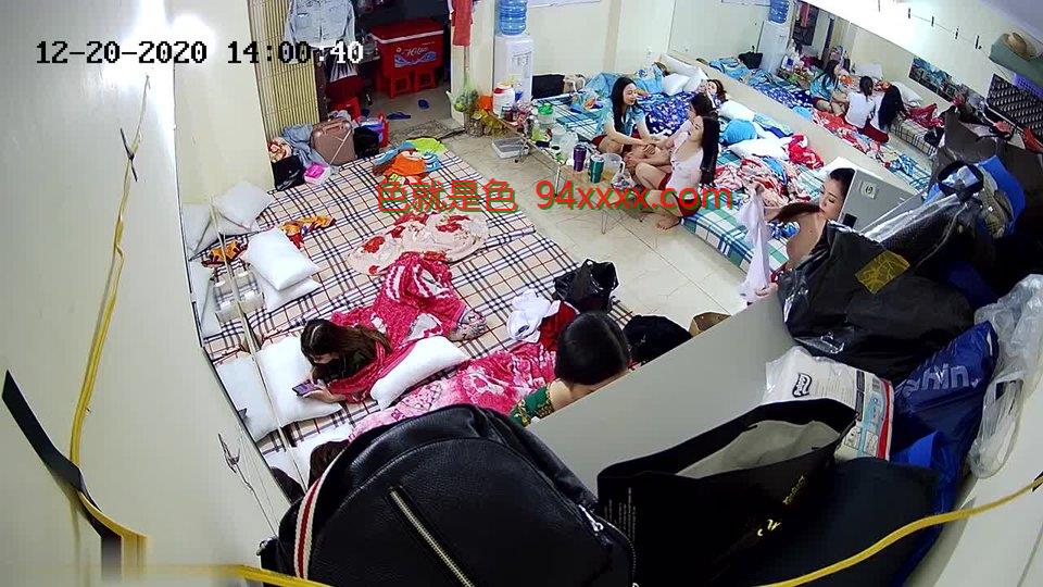 黑客破解大酒店女技师集体宿舍身材火爆的美女们干啥的都有阿[MP4/ 1.17G]