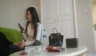小胖哥酒店网约御女范高颜值极品外围美女啪啪,男说伺候爽了多给点钱,美女卖力配合第01集