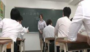 IQQQ-16声が出せない絶顶授业で10倍濡れる人妻教师冈村麻友子第01集