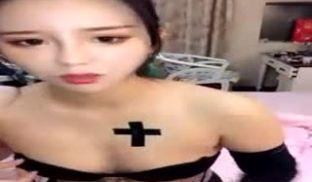 约炮超高颜值美魔女和炮友kou交啪啪 玩的不亦乐乎 事后一起洗个澡 美滋滋