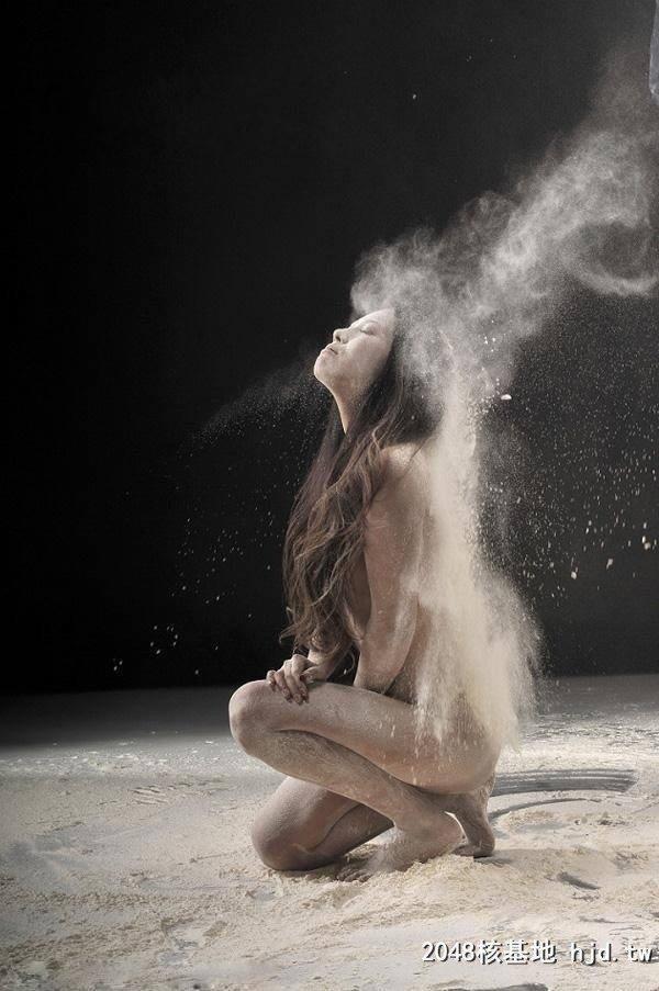 优美动人性感美女风沙中隐约展现优雅身姿人体艺术写真[10p]