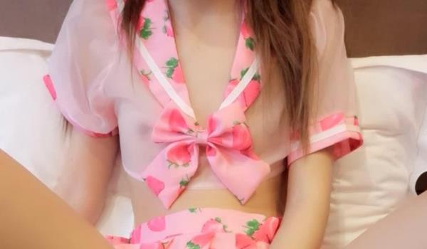 最新网红美女『软萌萝莉小仙』定制版-齐b透视草莓装透视草莓装震动完具玩到高潮86p超清1080p原版收藏
