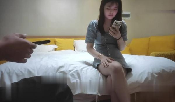 探花老司机李白 约操快满18的超甜学生妹，妹子奶子圆润如此良家相当腼腆
