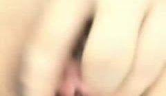 看了这么多影片头一次看到有两穴的小骚女