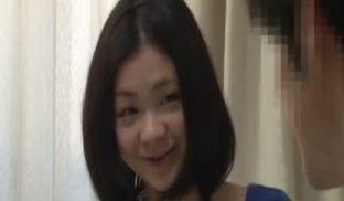 WA-313美巨乳妻にHの练习だからとお愿いしまくって寝取り素股してたら「あっ！生で入っちゃった！」気持ち良いからそのまま连続中出し第01集