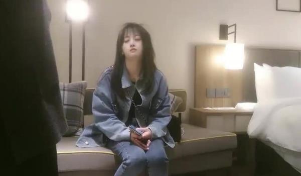 雀儿探花非常嫩牛仔外套清纯萌妹 搞起来淫语骚话呻吟不断非常淫骚