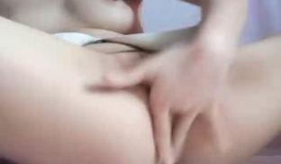大奶萌妹为了零花钱露脸自慰