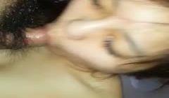 刚结婚的小两口天还没黑就上床了