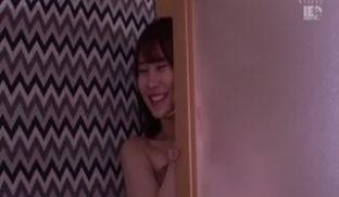 [中文字幕]IENF-275素人女子大生限定！狭いお风吕で密着混浴体験してもらえませんか！？火照る身体！おっぱいポロリ！第01集