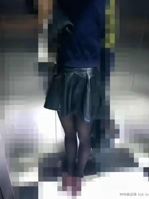 公厕内口交[11p]