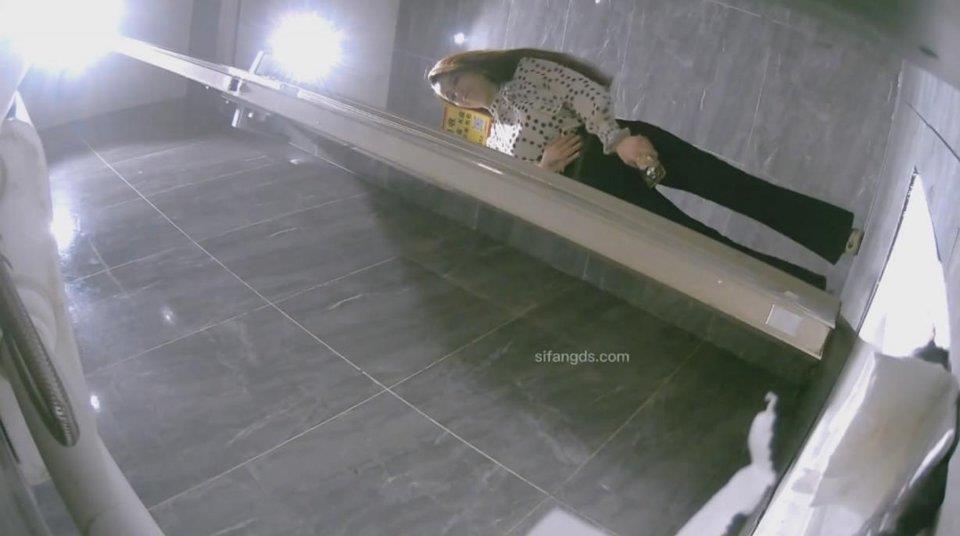 ҹܻKTVŮ޺ӽ͵İɫ̿ЬŮָ[MP4/1381MB]