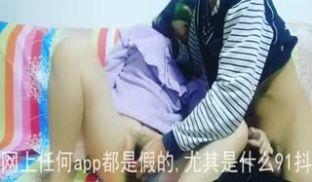 皮肤白皙的隔壁人妻，老公去打工了找我来慰藉第01集