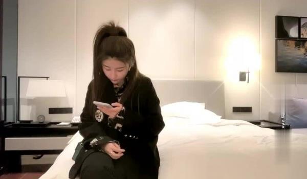 小宝寻花门票138 神似江疏影 红内裤战神出山 颜值必须高 美乳白肤配黑丝