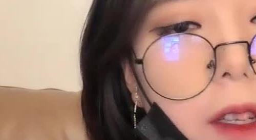 高颜值美女球迷的乃求直播大秀身材也很好