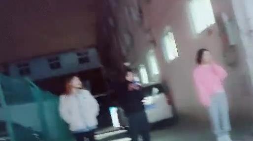 古月探花深夜街头的美女 挑个苗条嫩妹 出租房后入干逼