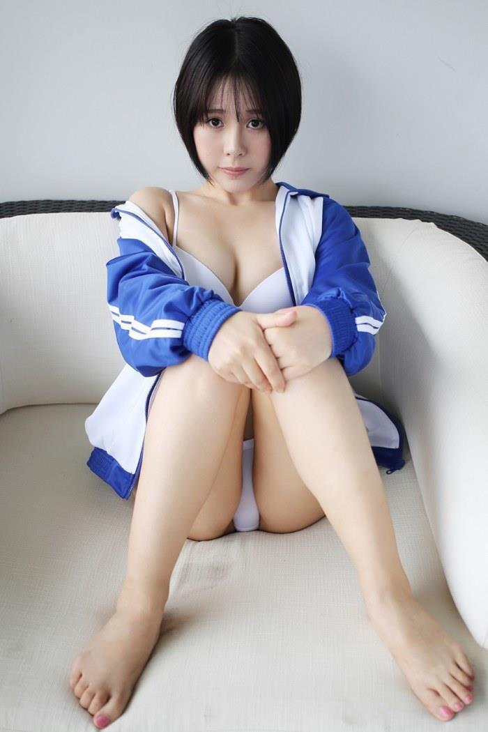 爆乳少女艾莉白色内衣映衬丝滑肌肤[48P]