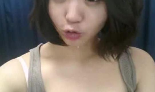 曾火爆全网的门把手女孩高颜值漂亮网红嫩妹洗澡紫薇湿身后肏门把手淋浴头呲逼洗手盆蹭逼
