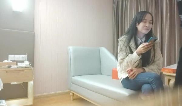 利哥探花 良家少妇被一顿猛操受不了尖叫痛啊