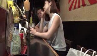 RSE-029居酒屋で一人饮みする熟熟さんは、盛りのついた牝猫状态で、相手は客でも店の主第01集