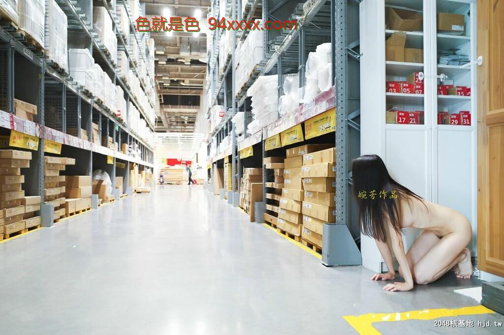 一个极度缺乏安全缺乏爱的女生只有露出做母狗才会让她觉得心安[17P]