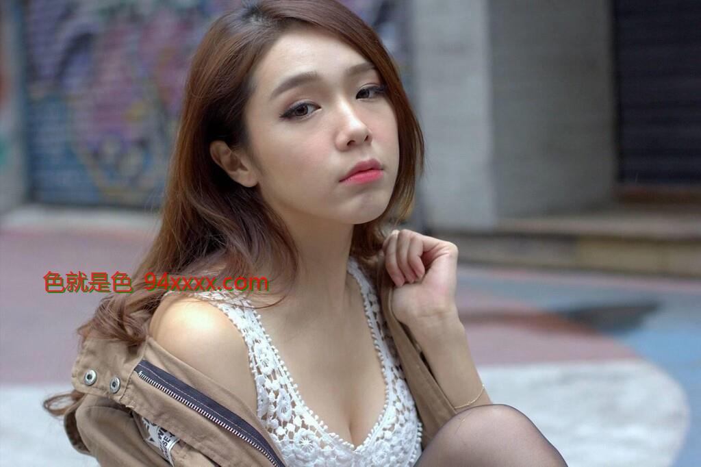 网红美女Baby黑丝街拍诱惑1[50P]