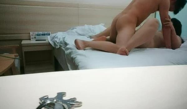 约炮良家酒店干小少妇 男友分手许久都没做爱了 水多饑渴大胸蕩妇