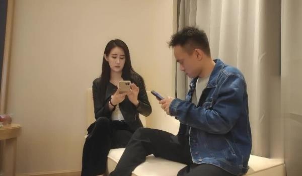 步宾探花 约高挑身材~白富美御姐~ ‘艹到我腿软了 哈哈 你肯定射了 检查套套 风骚御姐情趣对白！