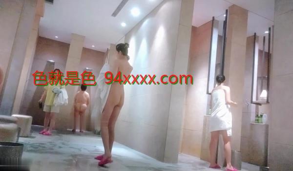 大神买通妹子去国内温泉洗浴中心偷拍的，泡澡、淋浴更衣应有尽有，好多年轻女神