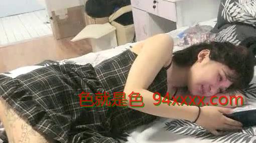 91约妹达人，真实约炮强上00后高中小萝莉，没干之前一直做出诱人的举动，吃完宵夜后被男主上演强干3