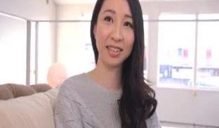 JUY-498东北出身、元ミス地酒のアラフォー美魔女酒造育ちの人妻石山ひかり36歳デビュー！！第01集