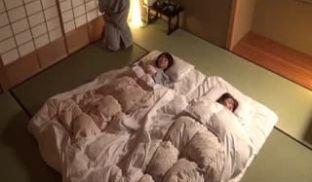 SGSR-172娘の前で女に戻っちゃうイケナイ母亲12连発！！4时间第04集