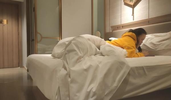 良家故事，跟着大神学泡良，老公这一周都不在家，人妻释放自我，还要再次满足，偷情上了瘾，刺激