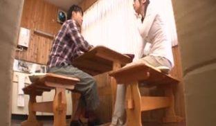 DANDY-456「休憩中の1时间バイトくんと2人きり！女を忘れたパートの美人おばさんは息子ほど第04集