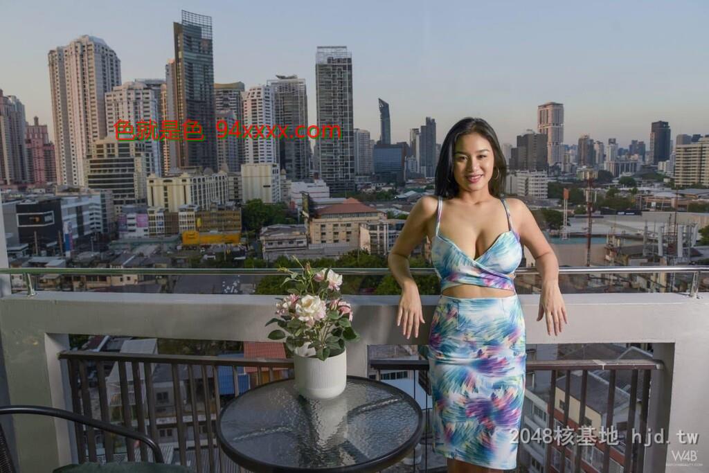 亚洲宝贝在阳台上露奶露鲍鱼发骚{24P]