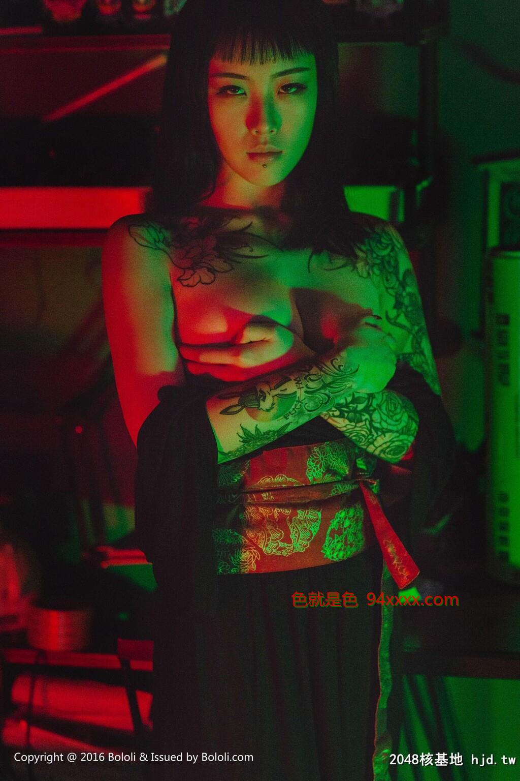 [BoLoli波萝社]Vol.088性感纹身少女王思匀吊带连体衣秀完美身材诱惑写真