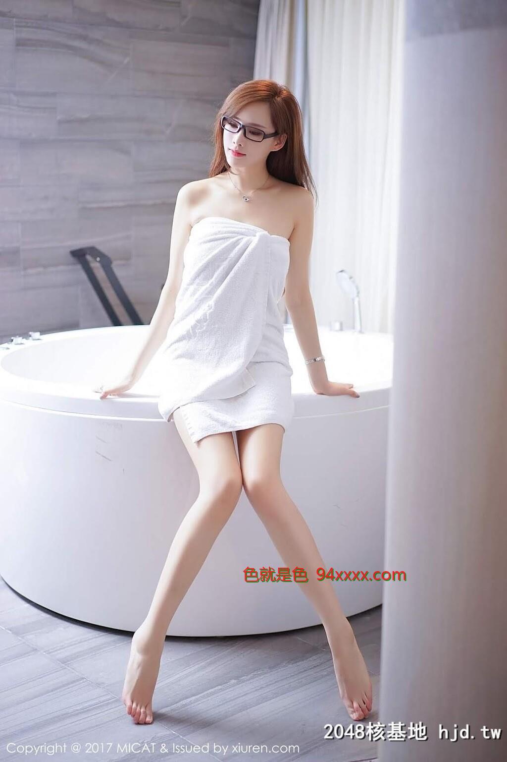 性感女神土肥圆矮挫穷超火辣Body戴上眼镜后气质大耀进[51P]